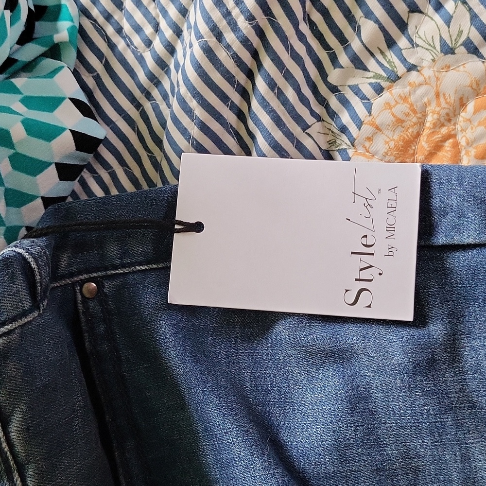 Skinny Jean - Picture 2 of 2